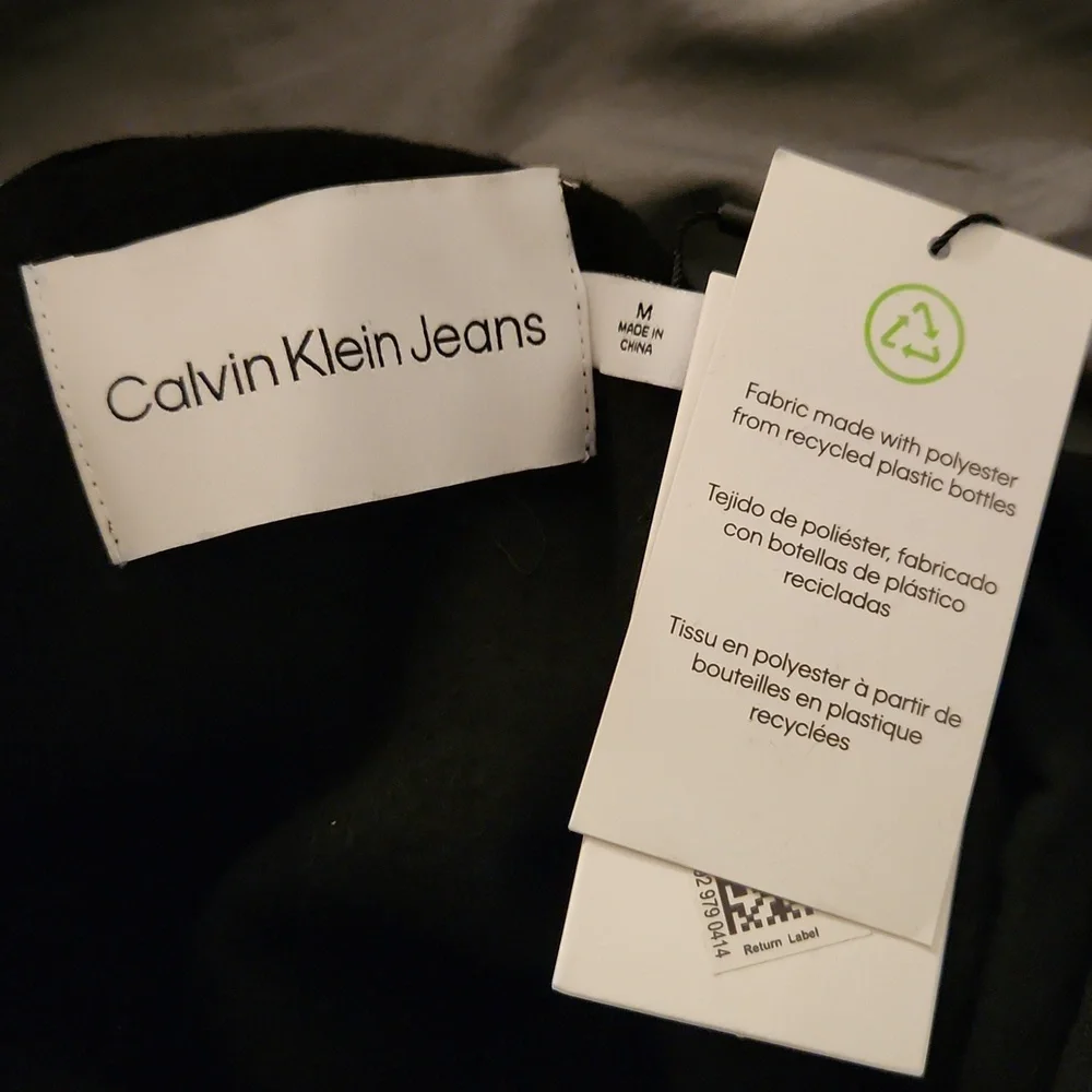 NWT ! CALVIN KLEIN CROPPED HODDIE !! - Picture 4 of 4